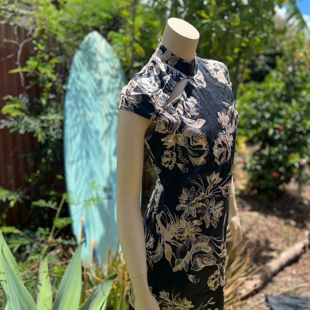 Vintage Guess Collection Black and Cream Floral Short Sleeve Dress